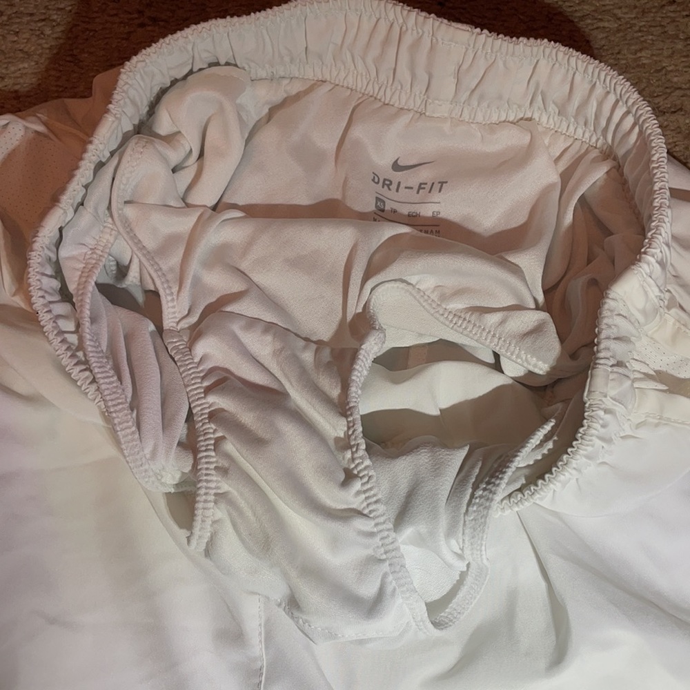 Nike athletic shorts. Size XS. No stains. Like new. - Picture 5 of 5